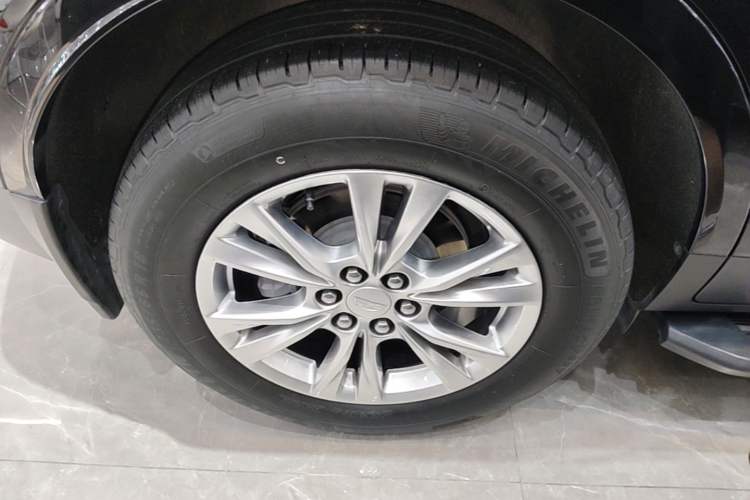 Used Cadillac XT5 2023 2.0T Two-Wheel-Drive Fashion Edition Right Rear Wheel Hub