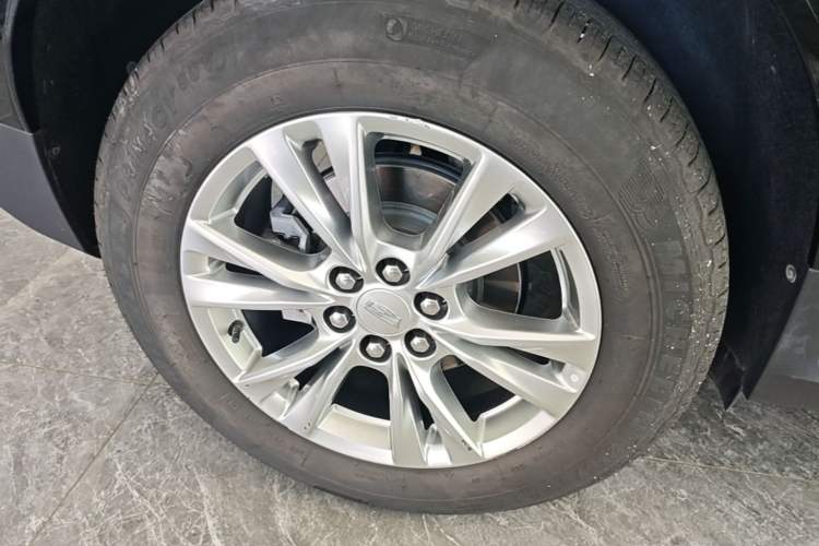 Used Cadillac XT5 2023 2.0T Two-Wheel-Drive Fashion Edition Right Rear Wheel Hub