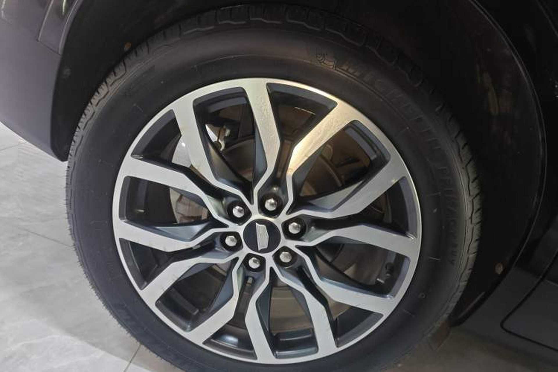 Used Cadillac XT5 2023 2.0T Four-Wheel Drive Prestige Version (Ultimate Edition) Right Rear Wheel Hub