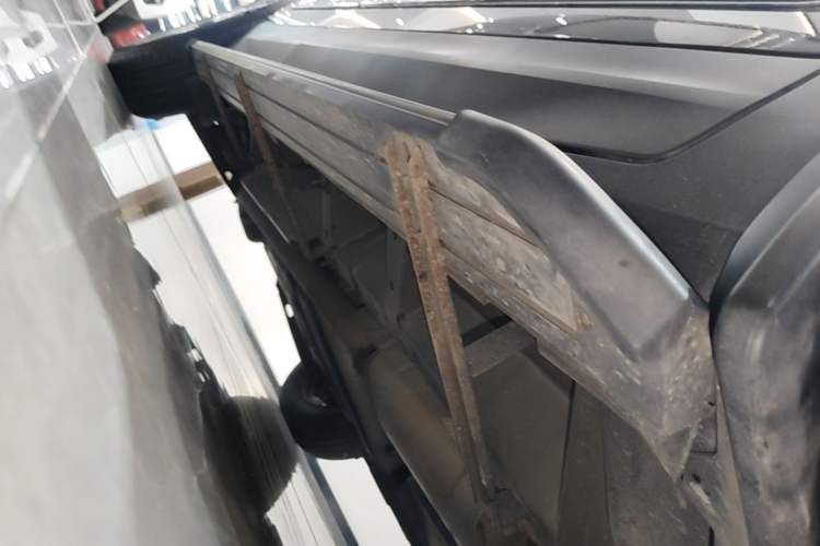Used Cadillac XT5 2023 2.0T Two-Wheel-Drive Fashion Edition Right Side Sill