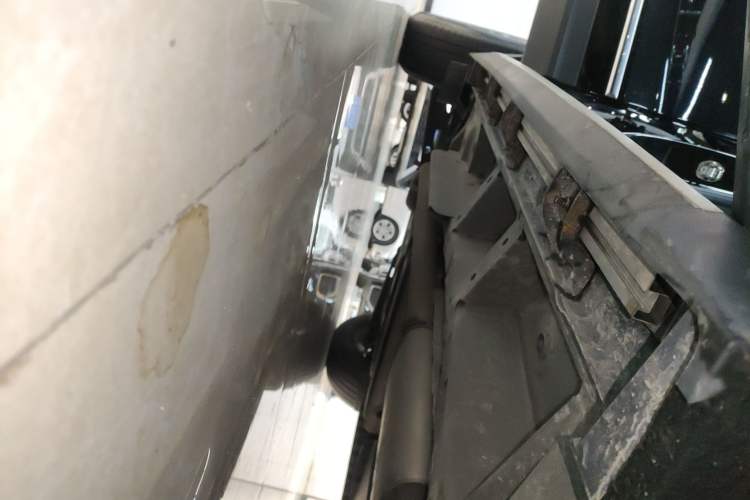Used Cadillac XT5 2023 2.0T Two-Wheel-Drive Fashion Edition Right Side Sill