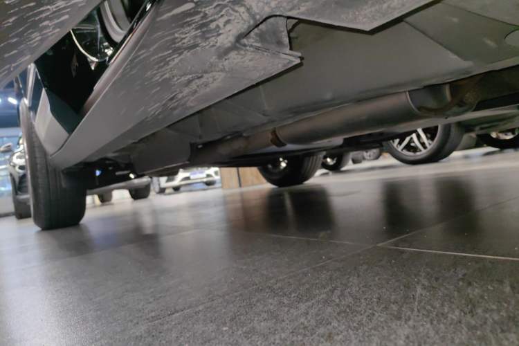 Used Cadillac XT5 2023 2.0T Two-Wheel-Drive Fashion Edition Right Side Sill