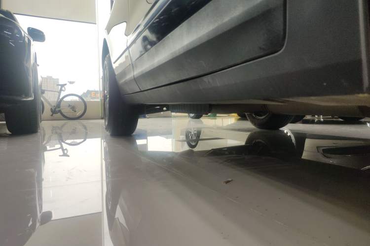Used Cadillac XT5 2023 2.0T Two-Wheel-Drive Fashion Edition Right Side Sill
