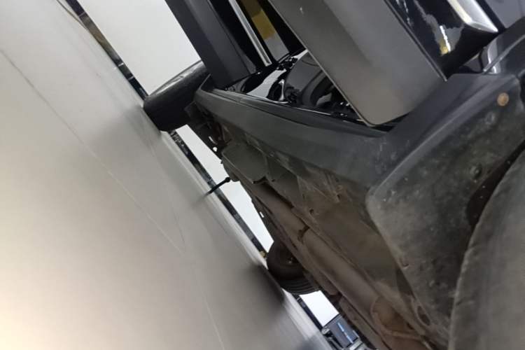 Used Cadillac XT5 2023 2.0T Two-Wheel-Drive Fashion Edition Right Side Sill