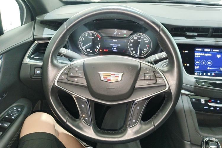 Used Cadillac XT5 2023 2.0T Two-Wheel-Drive Fashion Edition Steering Wheel