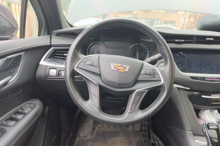 Used Cadillac XT5 2023 2.0T Two-Wheel-Drive Fashion Edition Steering Wheel