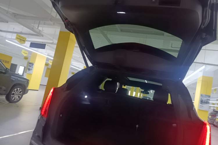 Used Cadillac XT5 2023 2.0T Two-Wheel-Drive Fashion Edition Trunk
