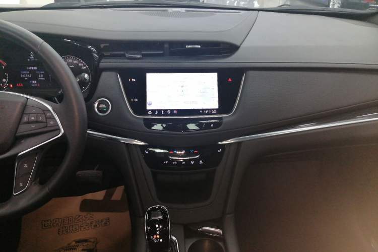 Used Cadillac XT5 2023 2.0T Two-Wheel-Drive Fashion Edition Audio And AC Panel