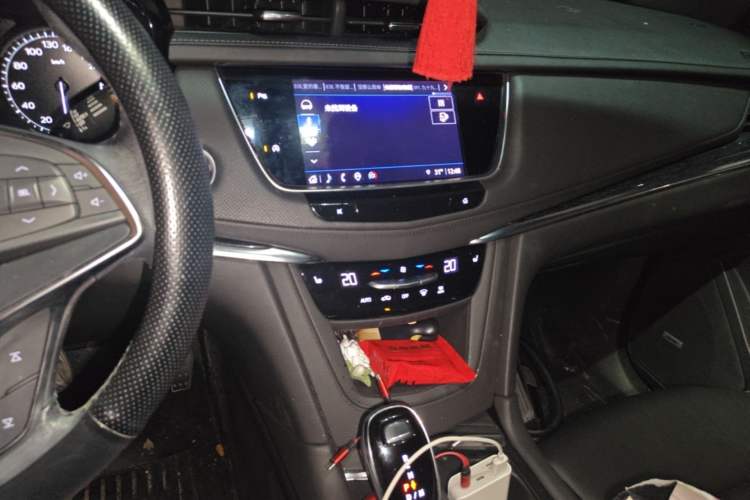 Used Cadillac XT5 2023 2.0T Two-Wheel-Drive Fashion Edition Audio And AC Panel