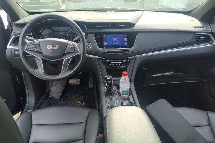 Used Cadillac XT5 2023 2.0T Two-Wheel-Drive Fashion Edition Center Console