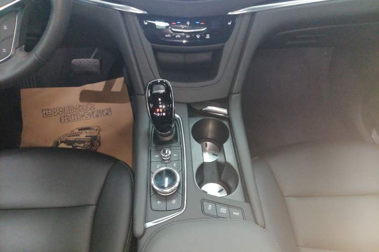 Used Cadillac XT5 2023 2.0T Two-Wheel-Drive Fashion Edition Gear Lever