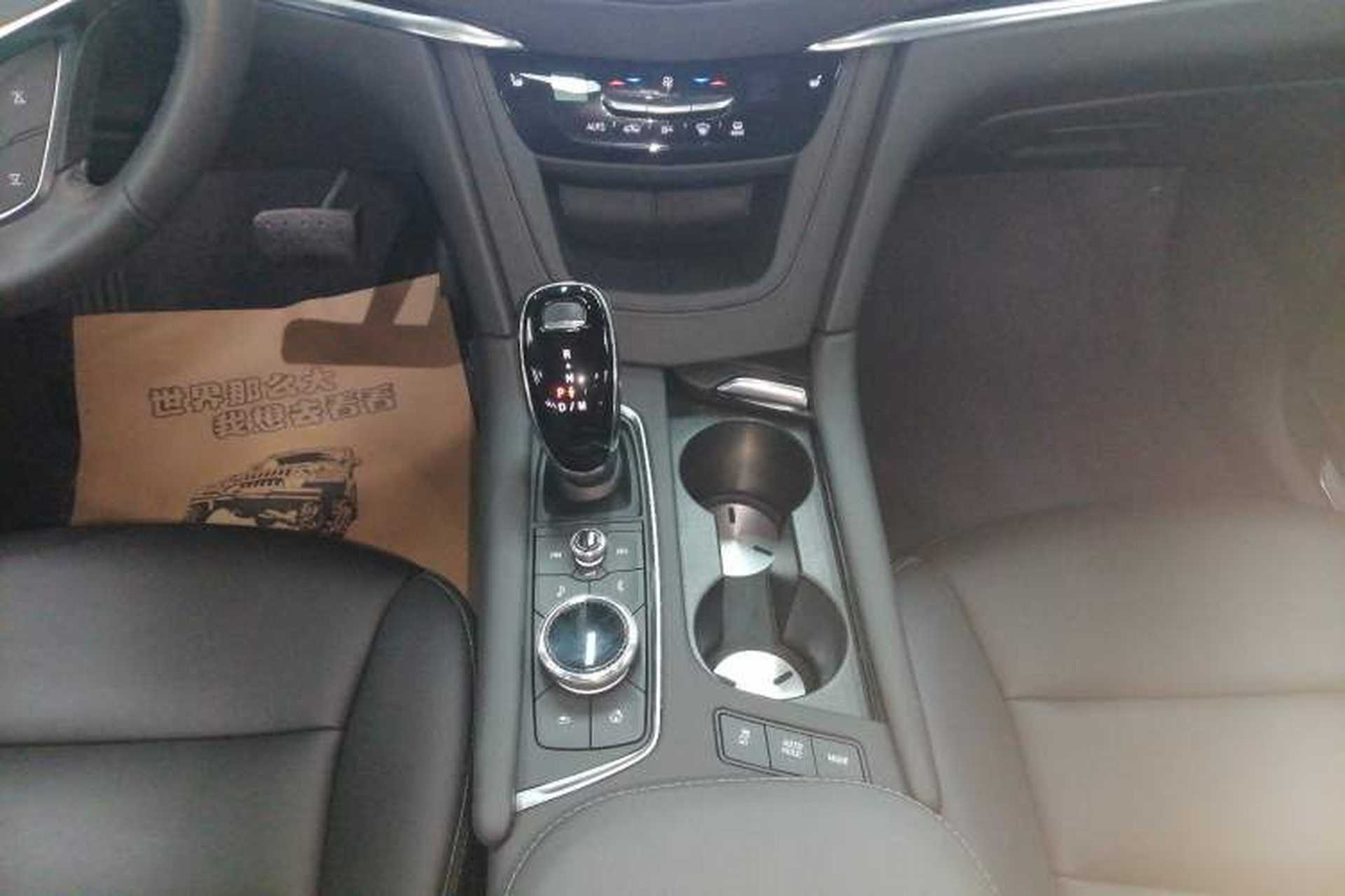Used Cadillac XT5 2023 2.0T Two-Wheel-Drive Fashion Edition Gear Lever
