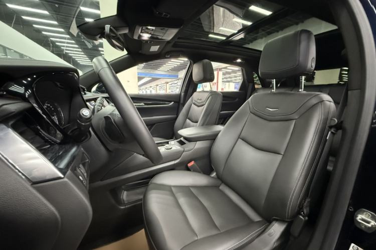 Used Cadillac XT5 2023 2.0T Two-Wheel-Drive Fashion Edition Interior 1