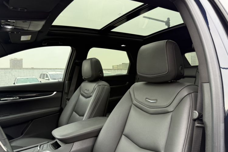 Used Cadillac XT5 2023 2.0T Two-Wheel-Drive Fashion Edition Interior 4