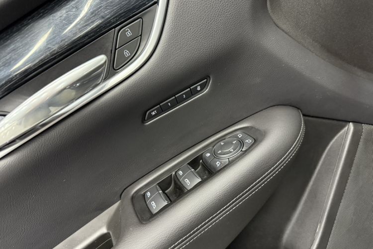 Used Cadillac XT5 2023 2.0T Two-Wheel-Drive Fashion Edition Interior 5