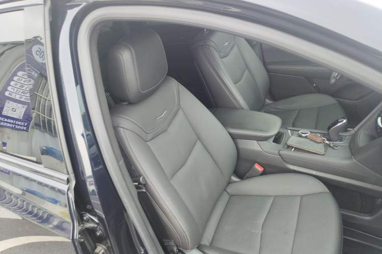 Used Cadillac XT5 2023 2.0T Four-Wheel Drive Prestige Version (Ultimate Edition) Right Front Seat