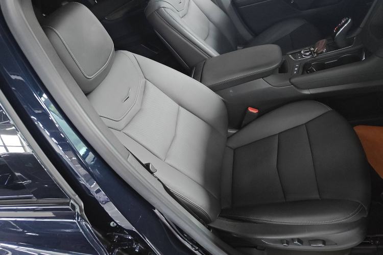 Used Cadillac XT5 2023 2.0T Four-Wheel Drive Prestige Version (Ultimate Edition) Right Front Seat