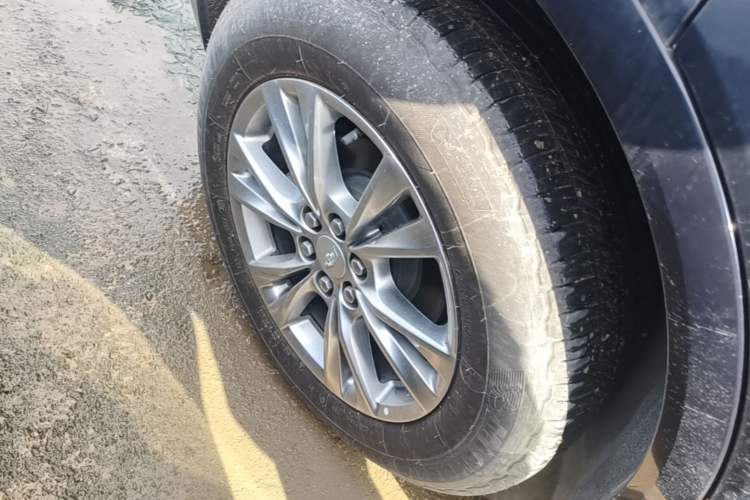 Used Cadillac XT5 2023 2.0T Two-Wheel-Drive Fashion Edition Right Rear Wheel Hub