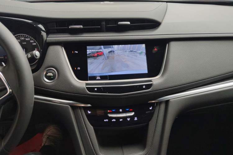 Used Cadillac XT5 2023 2.0T Two-Wheel-Drive Fashion Edition Audio And AC Panel