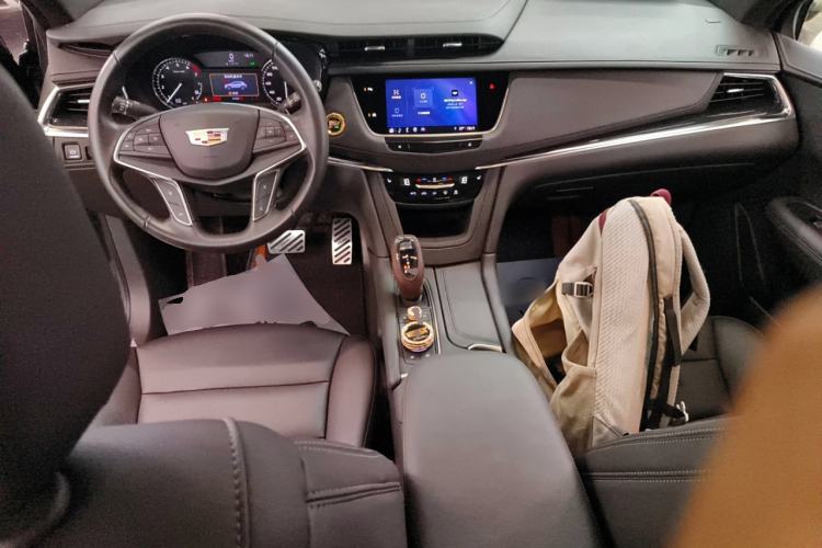 Used Cadillac XT5 2023 2.0T Two-Wheel-Drive Fashion Edition Center Console