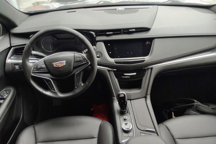 Used Cadillac XT5 2023 2.0T Two-Wheel-Drive Fashion Edition Center Console