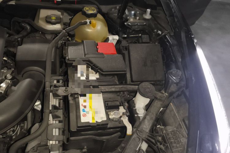 Used Cadillac XT5 2023 2.0T Four-Wheel Drive Prestige Version (Ultimate Edition) Engine Bay Left