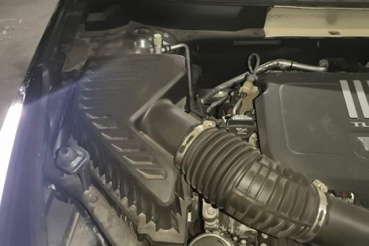 Used Cadillac XT5 2023 2.0T Four-Wheel Drive Prestige Version (Ultimate Edition) Engine Bay Right