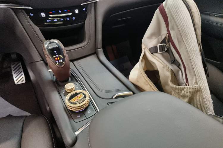 Used Cadillac XT5 2023 2.0T Two-Wheel-Drive Fashion Edition Gear Lever