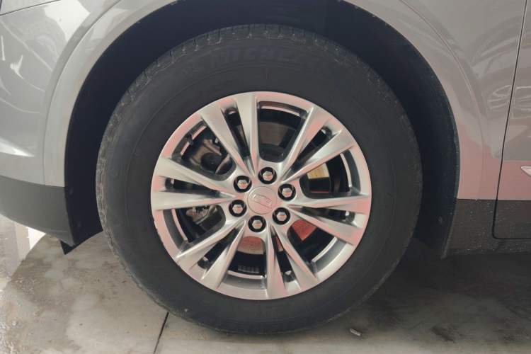 Used Cadillac XT5 2023 2.0T Two-Wheel-Drive Fashion Edition Left Front Wheel Hub