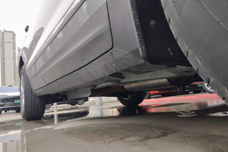 Used Cadillac XT5 2023 2.0T Two-Wheel-Drive Fashion Edition Right Side Sill