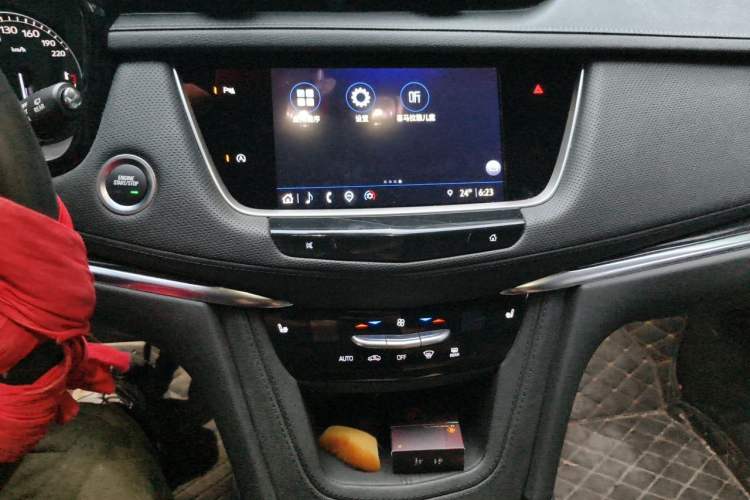 Used Cadillac XT5 2023 2.0T Two-Wheel-Drive Fashion Edition Audio And AC Panel