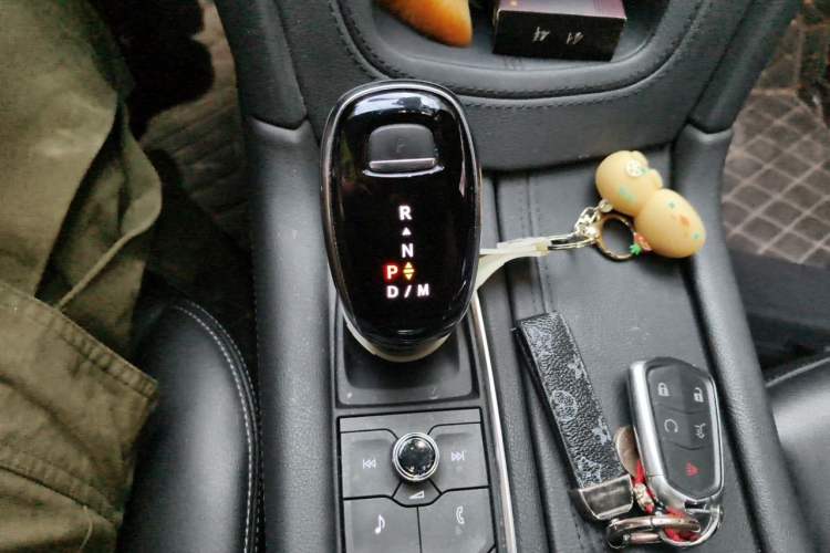 Used Cadillac XT5 2023 2.0T Two-Wheel-Drive Fashion Edition Gear Lever