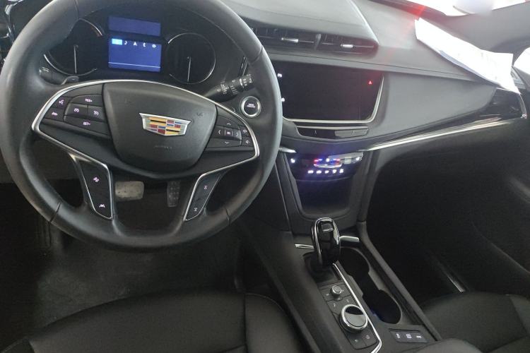 Used Cadillac XT5 2023 2.0T Two-Wheel-Drive Fashion Edition Interior 3