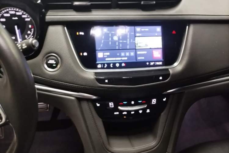 Used Cadillac XT5 2023 2.0T Two-Wheel-Drive Fashion Edition Audio And AC Panel