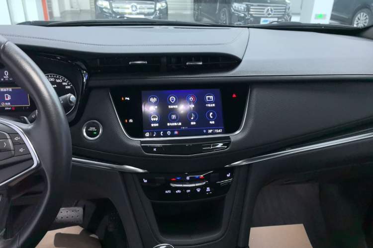 Used Cadillac XT5 2023 2.0T Two-Wheel-Drive Fashion Edition Audio And AC Panel