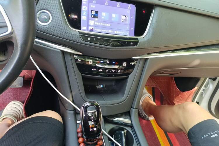 Used Cadillac XT5 2023 2.0T Two-Wheel-Drive Fashion Edition Audio And AC Panel