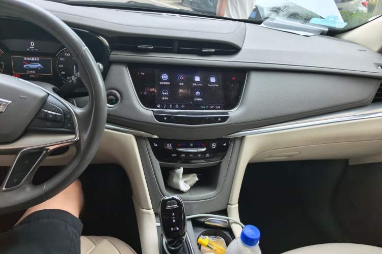 Used Cadillac XT5 2023 2.0T Two-Wheel-Drive Fashion Edition Audio And AC Panel