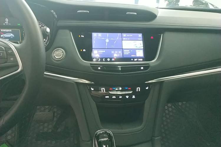 Used Cadillac XT5 2023 2.0T Two-Wheel-Drive Fashion Edition Audio And AC Panel
