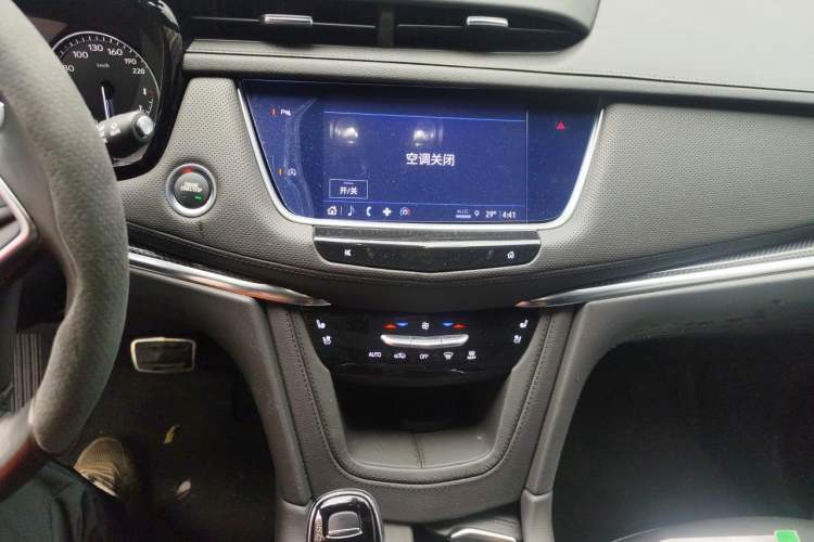 Used Cadillac XT5 2023 2.0T Four-Wheel Drive Prestige Version (Ultimate Edition) Audio And AC Panel