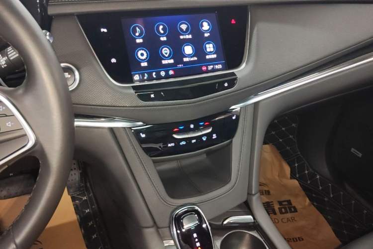 Used Cadillac XT5 2023 2.0T Two-Wheel-Drive Fashion Edition Audio And AC Panel