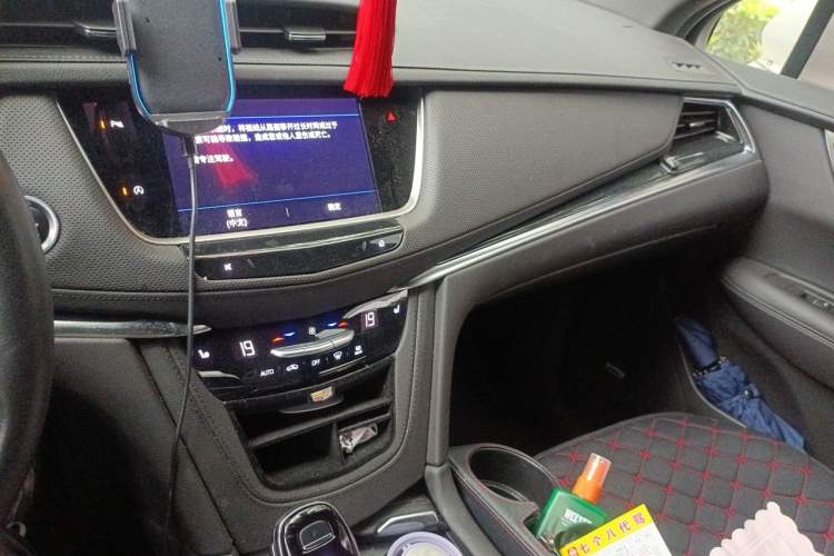 Used Cadillac XT5 2023 2.0T Two-Wheel-Drive Fashion Edition Audio And AC Panel