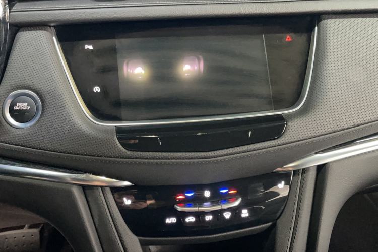 Used Cadillac XT5 2023 2.0T Two-Wheel-Drive Fashion Edition Audio And AC Panel
