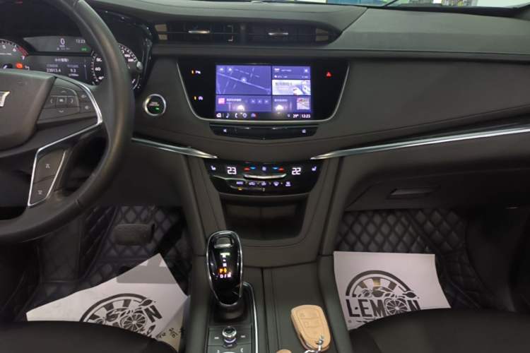 Used Cadillac XT5 2023 2.0T Two-Wheel-Drive Fashion Edition Audio And AC Panel