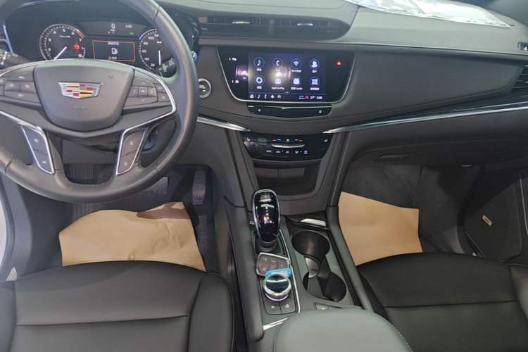 Used Cadillac XT5 2023 2.0T Two-Wheel-Drive Fashion Edition Audio And AC Panel