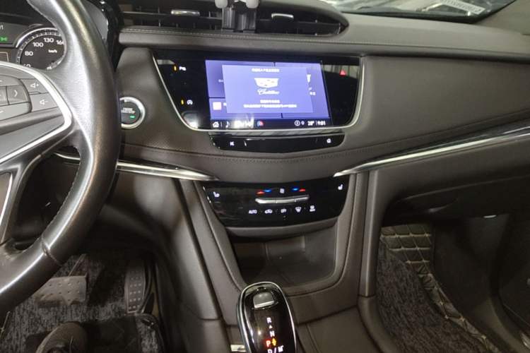 Used Cadillac XT5 2023 2.0T Two-Wheel-Drive Fashion Edition Audio And AC Panel