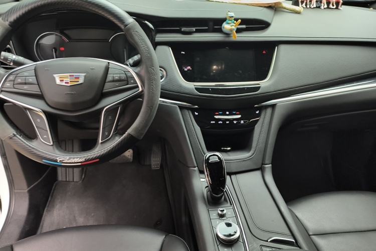 Used Cadillac XT5 2023 2.0T Two-Wheel-Drive Fashion Edition Center Console