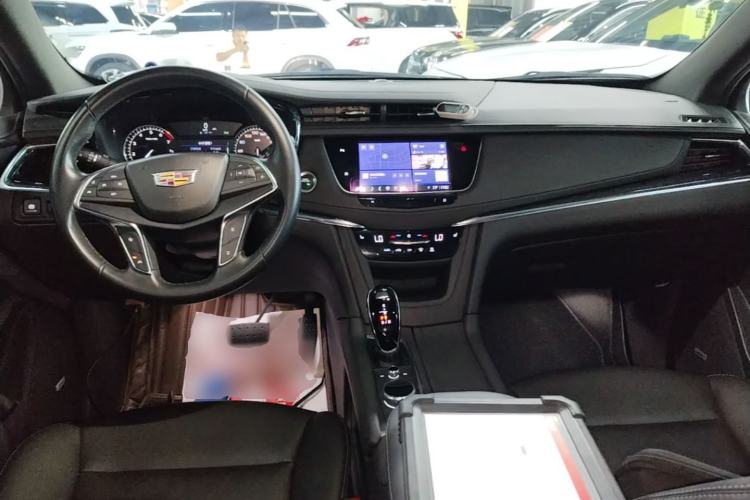 Used Cadillac XT5 2023 2.0T Two-Wheel-Drive Fashion Edition Center Console