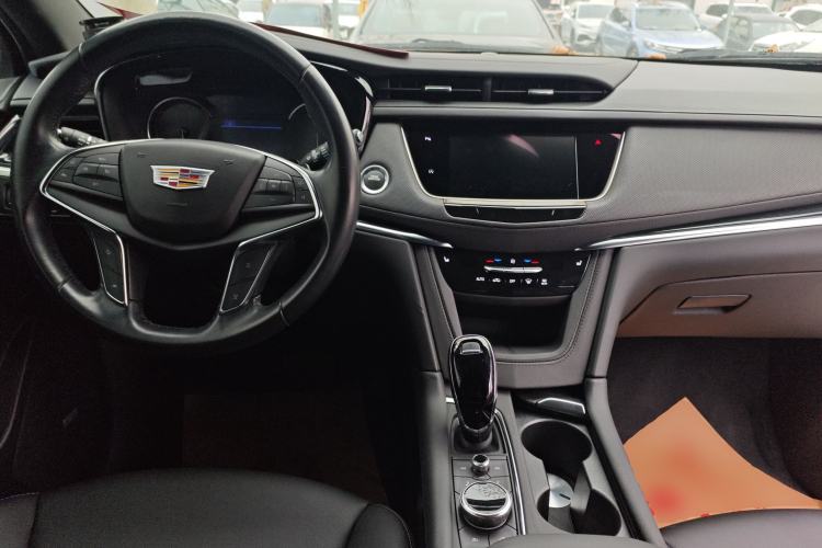 Used Cadillac XT5 2023 2.0T Two-Wheel-Drive Fashion Edition Center Console