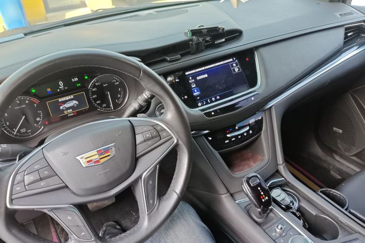 Used Cadillac XT5 2023 2.0T Two-Wheel-Drive Fashion Edition Center Console