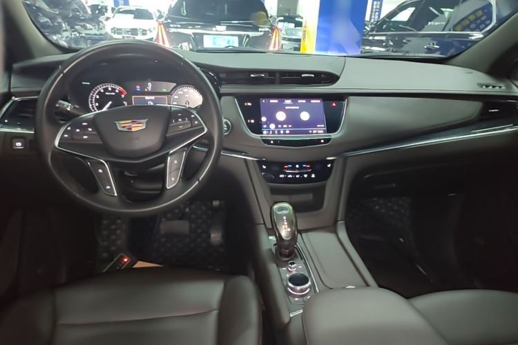 Used Cadillac XT5 2023 2.0T Two-Wheel-Drive Fashion Edition Center Console